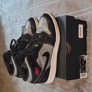 Nike youth Air Jordans 1 Mid Size 7Y Black/GYM Red- Particle Red